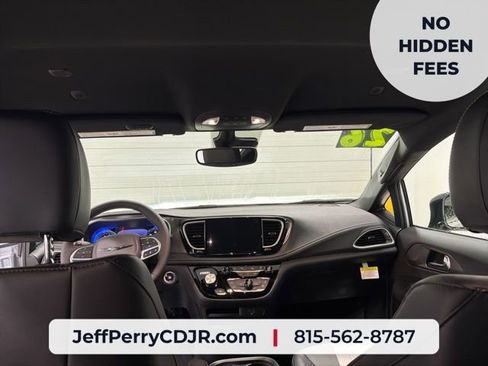 New 2026 Chrysler Pacifica Select FWD image 13