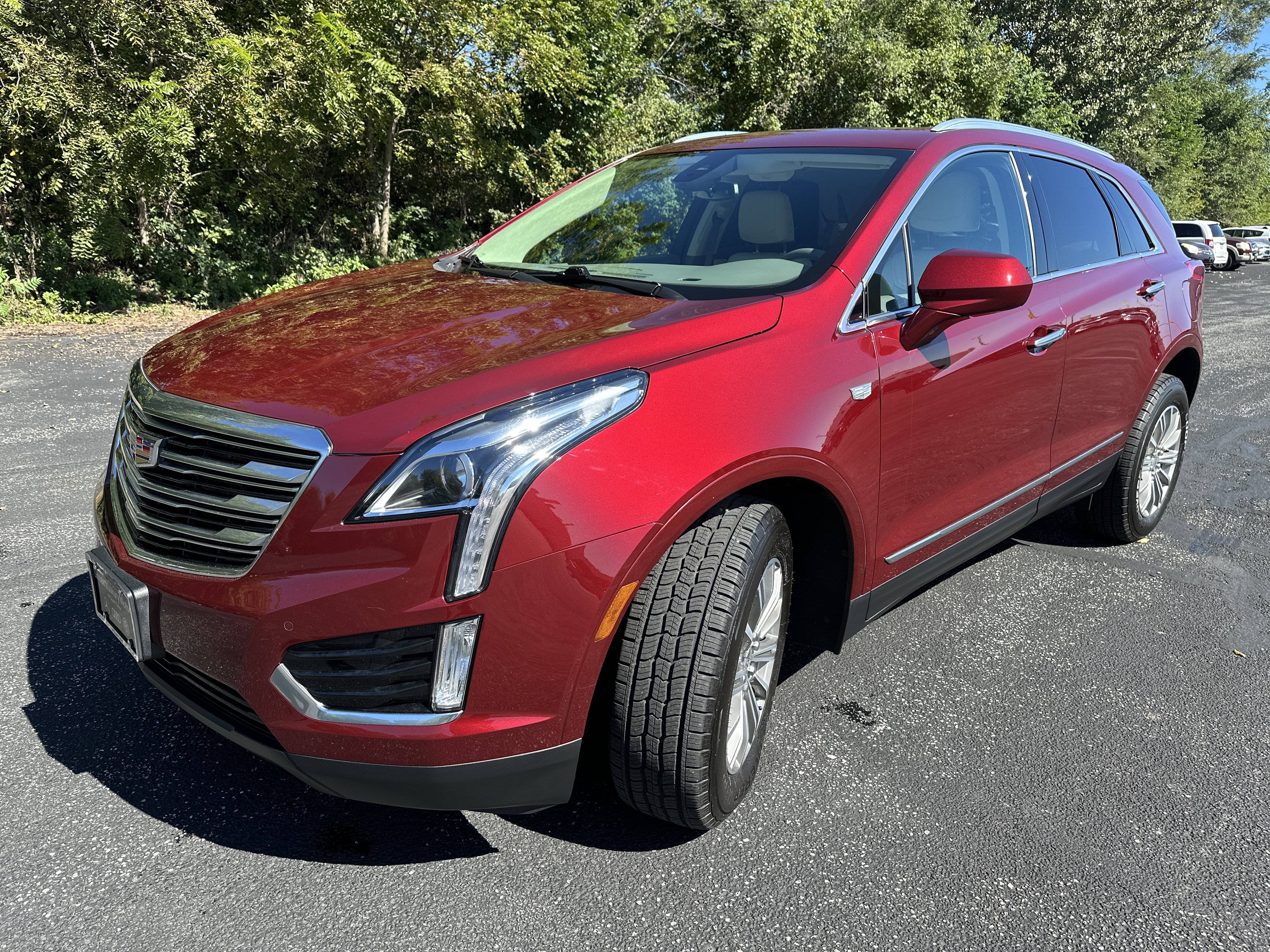 Used 2017 Cadillac XT5 Luxury w/ Driver Awareness Package AWD/4WD image 3