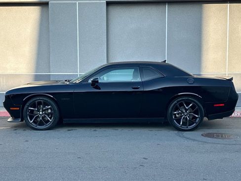 Used 2022 Dodge Challenger R/T w/ Plus Package image 7