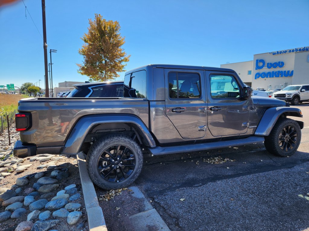 Used 2021 Jeep Gladiator Overland AWD/4WD image 6