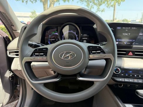Used 2023 Hyundai Elantra Blue FWD image 11