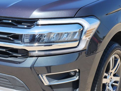 Used 2024 Ford Expedition Limited RWD image 11