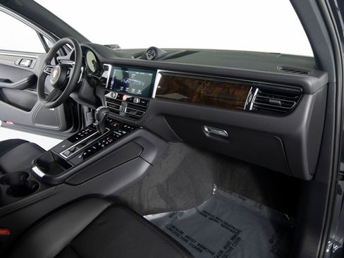 New 2026 Porsche Macan AWD/4WD image 28