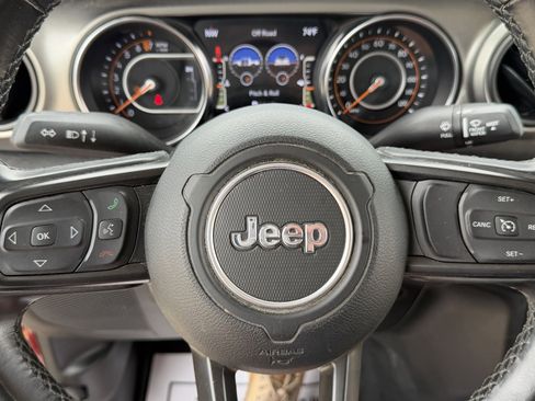 Used 2021 Jeep Gladiator Sport AWD/4WD image 17