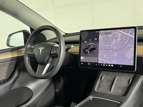 Used 2023 Tesla Model Y Long Range AWD/4WD image 26