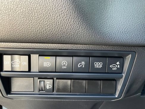 Used 2025 Toyota Tundra Limited AWD/4WD image 13