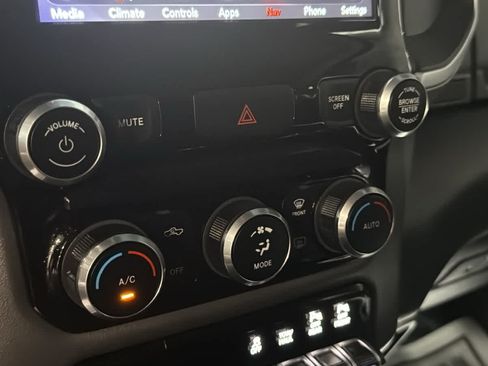 Used 2020 RAM 1500 Big Horn AWD/4WD image 19