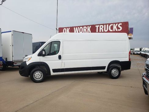 Used 2025 RAM ProMaster 2500 w/ Convenience Group FWD image 2