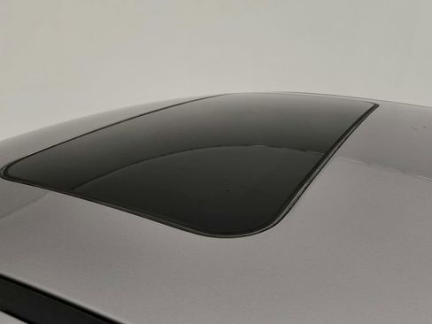 Used 2025 Hyundai Elantra Limited image 10