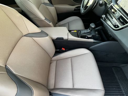 Used 2023 Lexus ES 350 w/ Premium Package image 43