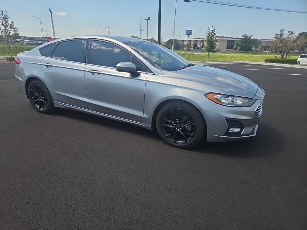 Used 2020 Ford Fusion SE w/ Equipment Group 151A FWD image 15