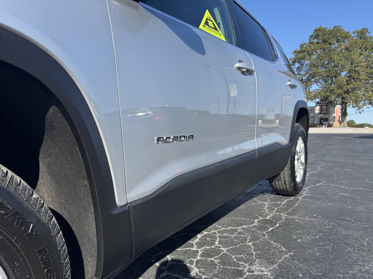 Used 2019 GMC Acadia SLE w/ LPO, Black Accent Package FWD image 14