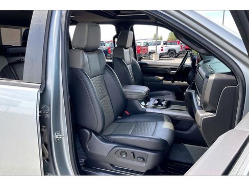 Used 2024 Chevrolet Silverado 2500 ZR2 w/ Technology Package AWD/4WD image 8