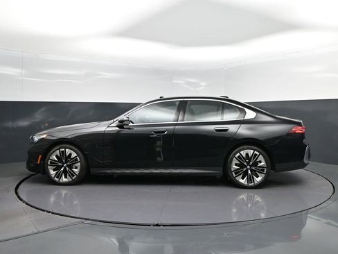 Certified 2025 BMW 530i image 4