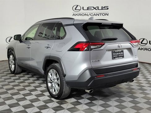 Used 2019 Toyota RAV4 XLE Premium image 6