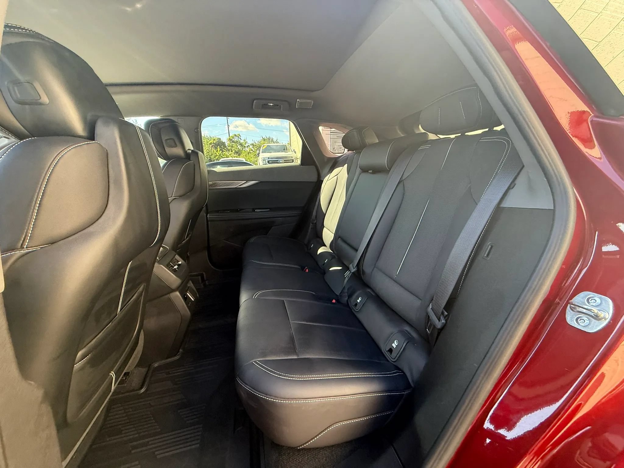 Used 2025 Cadillac Optiq Sport 2 w/ LPO, Floor Liner Package AWD/4WD image 27