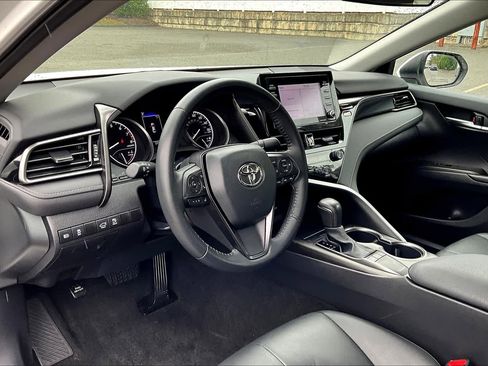 Used 2023 Toyota Camry SE image 8