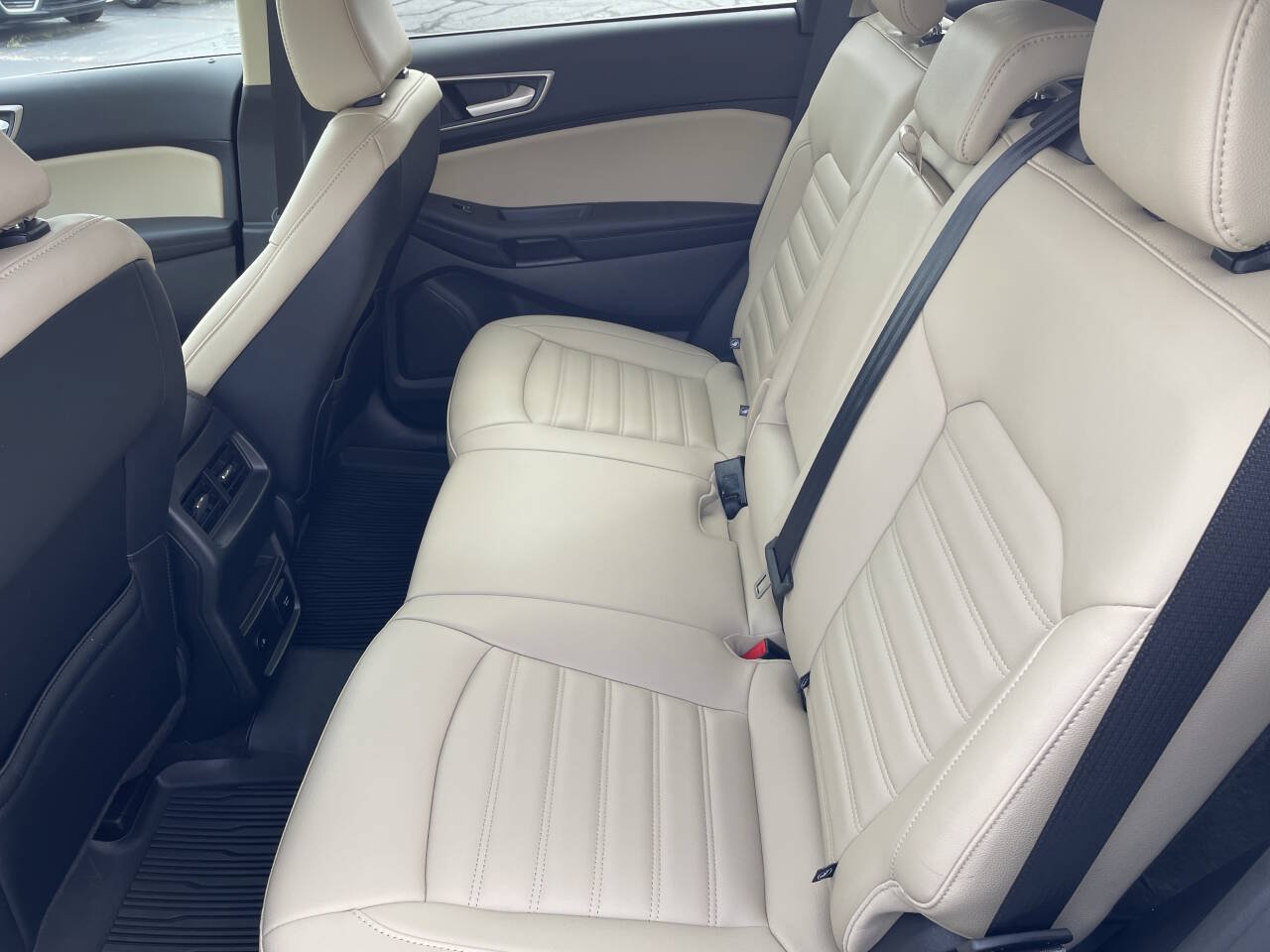 Used 2024 Ford Edge SEL w/ Convenience Package AWD/4WD image 4