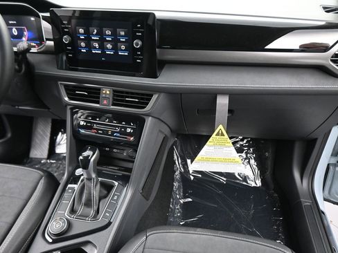 New 2026 Volkswagen Taos SE image 42