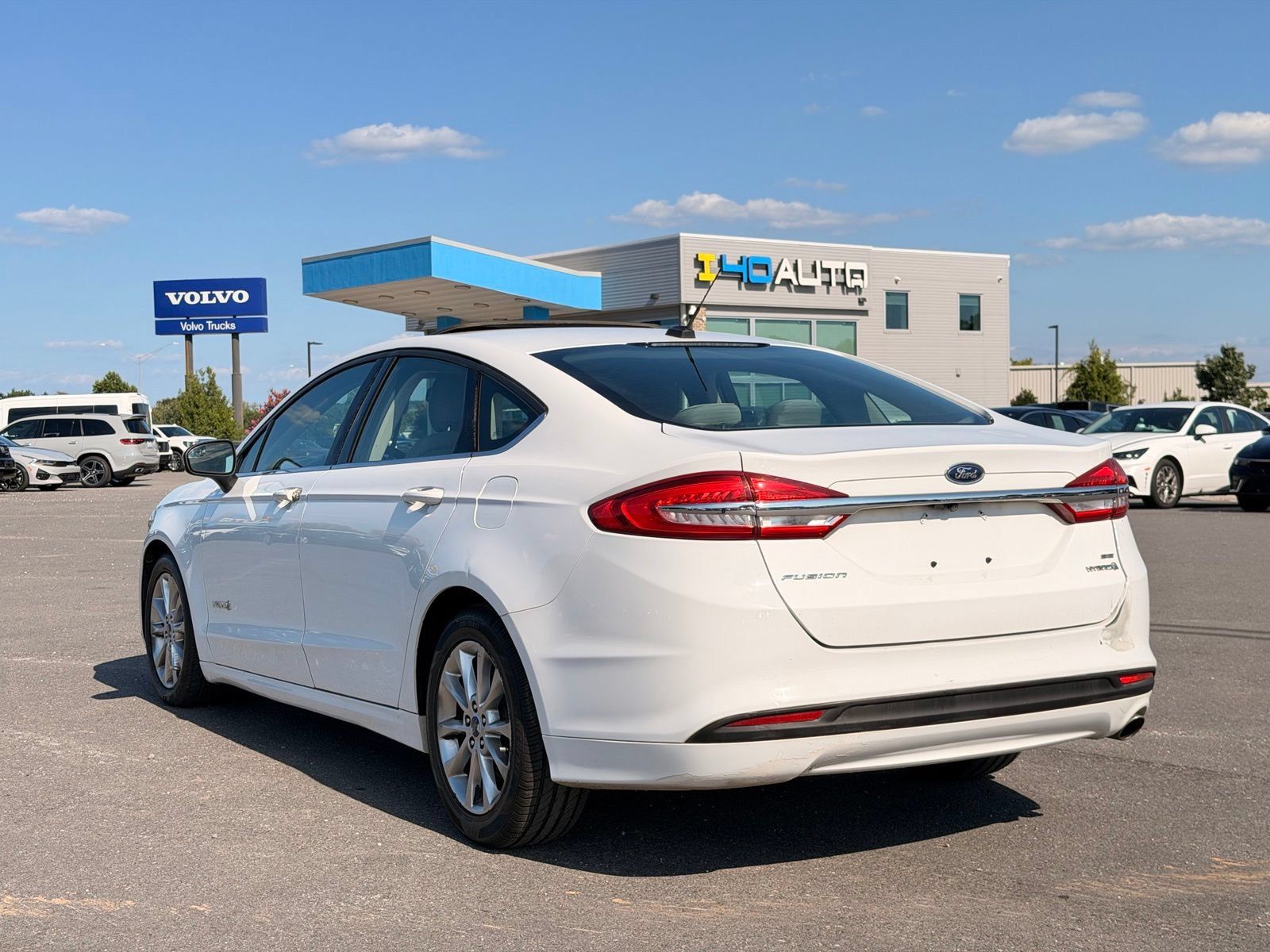 Used 2017 Ford Fusion SE FWD image 10