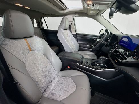 Used 2023 Toyota Highlander Bronze Edition AWD/4WD image 32