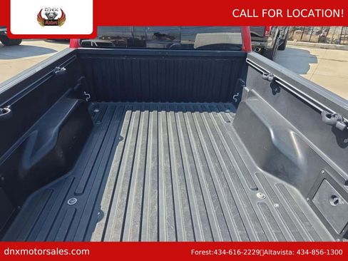 Used 2017 Toyota Tacoma TRD Off-Road AWD/4WD image 9