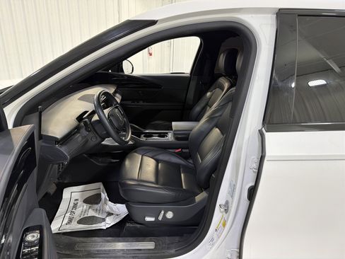 Used 2025 Lincoln Nautilus Premier w/ Jet Appearance Package image 10