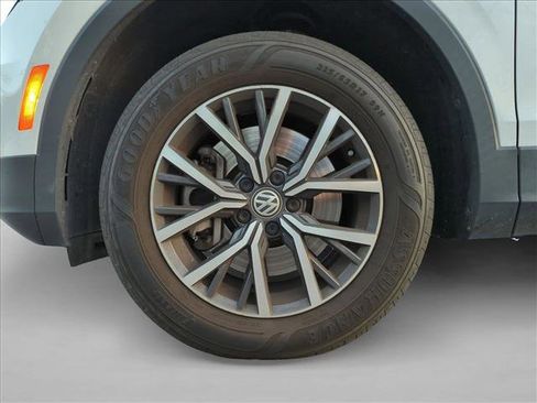 Used 2019 Volkswagen Tiguan SE image 13