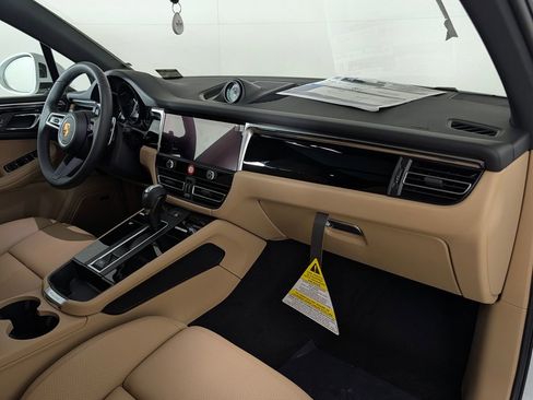 New 2026 Porsche Macan image 18