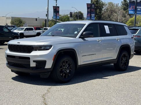 Used 2024 Jeep Grand Cherokee L Laredo AWD/4WD image 4