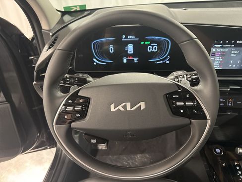 Certified 2025 Kia Niro EX Touring image 20