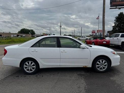 Used 2002 Toyota Camry XLE FWD image 32