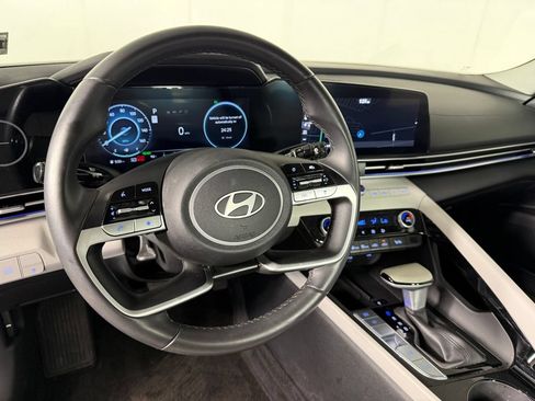Used 2025 Hyundai Elantra Limited FWD image 27