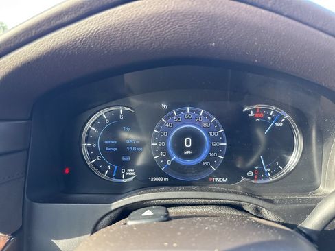 Used 2016 Cadillac Escalade ESV Luxury RWD image 19