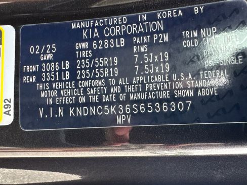 Certified 2025 Kia Carnival EX FWD image 29