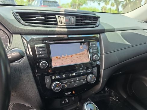 Used 2019 Nissan Rogue SV w/ Premium Package AWD/4WD image 26
