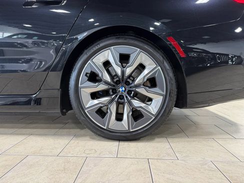 Used 2024 BMW i7 xDrive60 AWD/4WD image 40