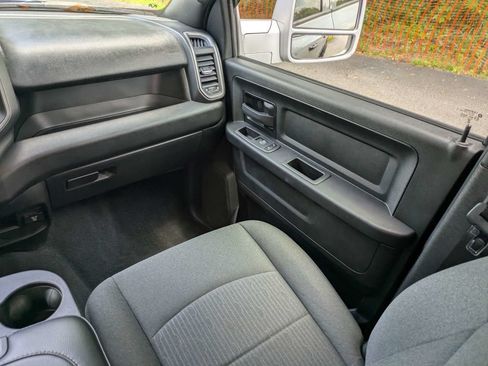 Used 2024 RAM 2500 Tradesman w/ Chrome Appearance Group AWD/4WD image 15