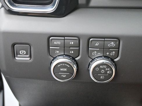 Used 2026 GMC Sierra 3500 Denali w/ Denali Reserve Package AWD/4WD image 28