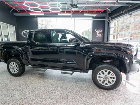 Certified 2025 Toyota Tacoma SR5 image 6