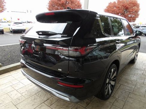 New 2025 Mitsubishi Outlander SE image 7