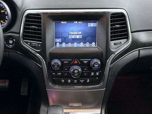 Used 2018 Jeep Grand Cherokee Limited image 12