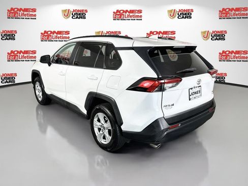 Used 2019 Toyota RAV4 XLE AWD/4WD image 2