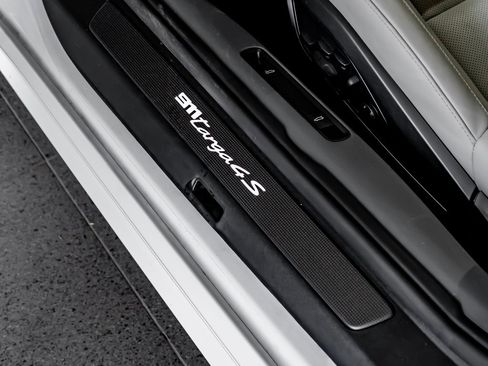 Certified 2024 Porsche 911 Targa 4S image 14