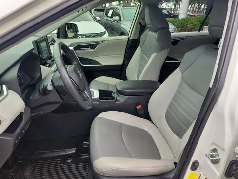 Used 2022 Toyota RAV4 XLE Premium image 24