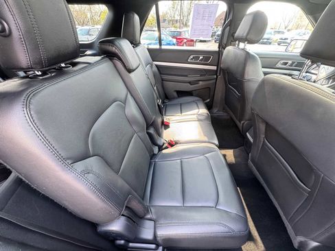Used 2017 Ford Explorer XLT w/ Equipment Group 202A FWD image 29