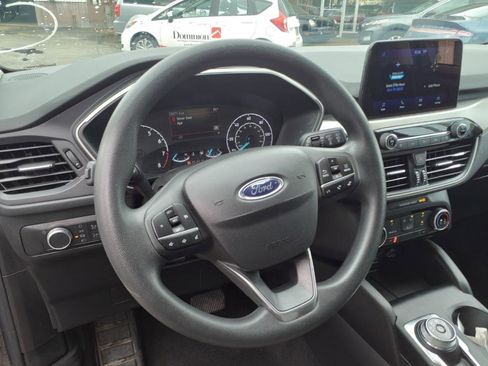 Used 2022 Ford Escape SE w/ SE Sport Appearance Package image 6