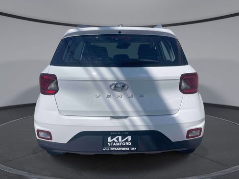 Used 2024 Hyundai Venue SEL FWD image 6