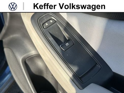 Used 2021 Subaru Forester Premium AWD/4WD image 31