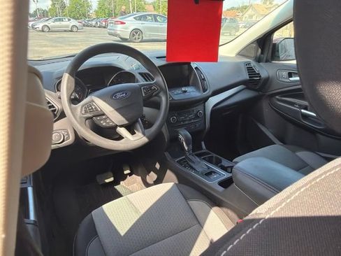 Used 2018 Ford Escape SE w/ SE Sync 3 Package FWD image 17